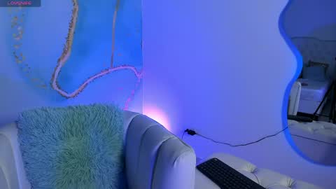 MiLKa VeLvEtT online show from 04.17.26