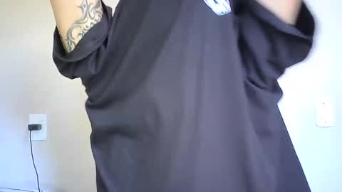 Snapshot of milkoffee chatting on 12.13.24 milkoffee online show from 12.13.24