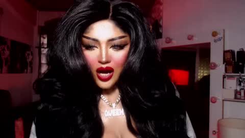 Snapshot of milkshakelavinia chatting on 01.06.25 milkshakelavinia online show from 01.06.25