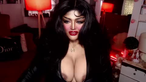 Snapshot of milkshakelavinia chatting on 01.12.25 milkshakelavinia online show from 01.12.25