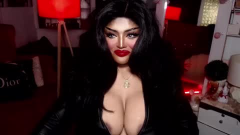 Snapshot of milkshakelavinia chatting on 01.13.25 milkshakelavinia online show from 01.13.25