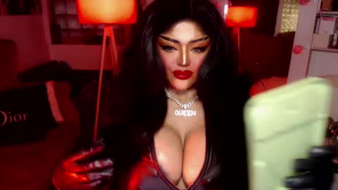 Snapshot of milkshakelavinia chatting on 01.14.25 milkshakelavinia online show from 01.14.25