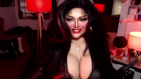 Snapshot of milkshakelavinia chatting on 01.15.25 milkshakelavinia online show from 01.15.25