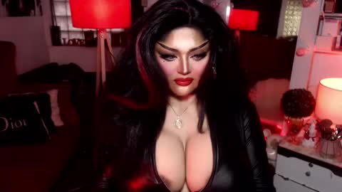 Snapshot of milkshakelavinia chatting on 01.15.25 milkshakelavinia online show from 01.15.25