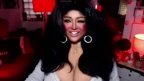 Snapshot of milkshakelavinia chatting on 01.22.25 milkshakelavinia online show from 01.22.25