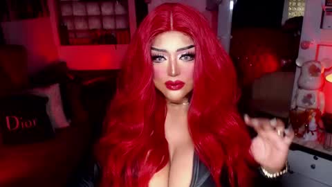 Snapshot of milkshakelavinia chatting on 02.04.25 milkshakelavinia online show from 02.04.25