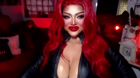 Snapshot of milkshakelavinia chatting on 02.12.25 milkshakelavinia online show from 02.12.25