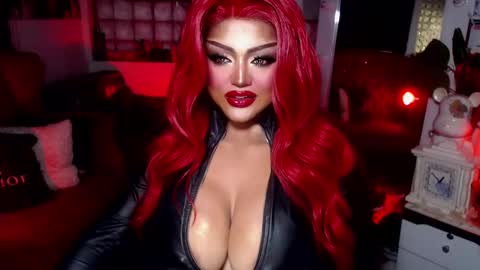 Snapshot of milkshakelavinia chatting on 02.12.25 milkshakelavinia online show from 02.12.25