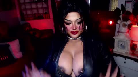 Snapshot of milkshakelavinia chatting on 02.13.25 milkshakelavinia online show from 02.13.25