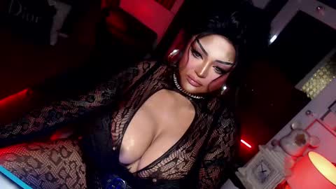 Snapshot of milkshakelavinia chatting on 02.16.25 milkshakelavinia online show from 02.16.25