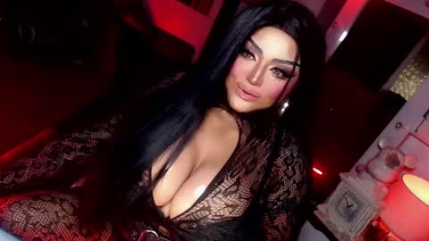 Snapshot of milkshakelavinia chatting on 02.17.25 milkshakelavinia online show from 02.17.25