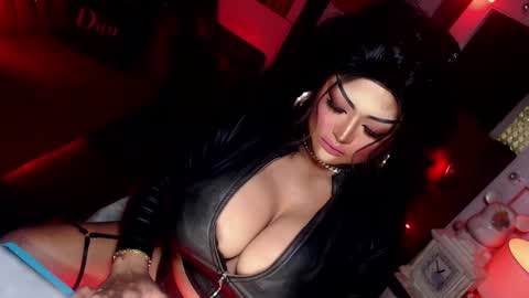 Snapshot of milkshakelavinia chatting on 02.19.25 milkshakelavinia online show from 02.19.25