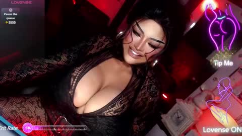 Snapshot of milkshakelavinia chatting on 03.11.25 milkshakelavinia online show from 03.11.25