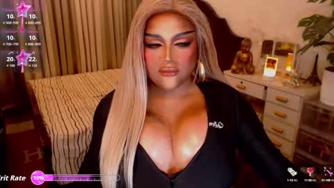 Snapshot of milkshakelavinia chatting on 10.08.25 milkshakelavinia online show from 10.08.25