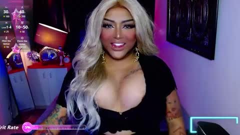 Snapshot of milkshakelavinia chatting on 10.25.25 milkshakelavinia online show from 10.25.25