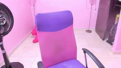 Snapshot of milky__boobs69 chatting on 12.06.24 vale online show from 12.06.24