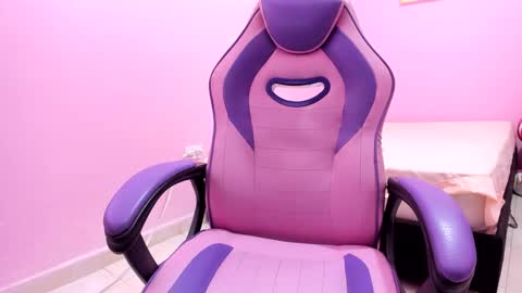 Snapshot of milky__boobs69 chatting on 10.03.25 vale online show from 10.03.25