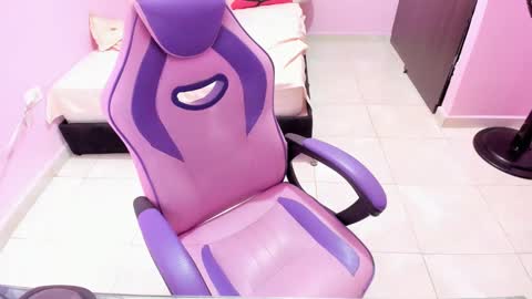 Snapshot of milky__boobs69 chatting on 10.31.25 vale online show from 10.31.25