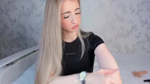 Vivian online show from 01.23.25