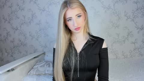 Vivian online show from 02.05.25