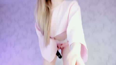 Vivian online show from 02.21.25