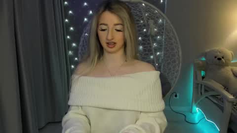 Vivian online show from 10.05.25