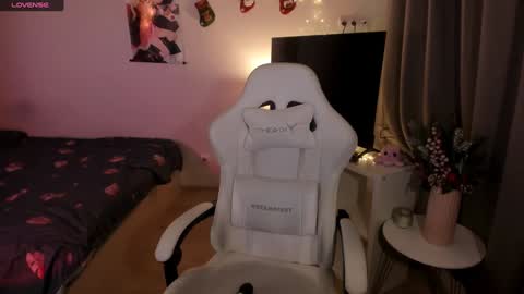 Snapshot of milky_wayx chatting on 12.25.24 Lisa online show from 12.25.24