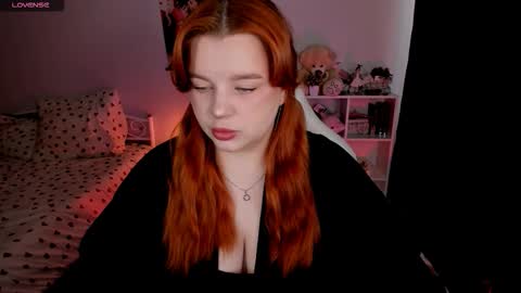 Snapshot of milky_wayx chatting on 10.21.25 Lisa online show from 10.21.25