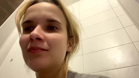 Snapshot of milkybaby269137 chatting on 12.28.24 milkybaby269137 online show from 12.28.24