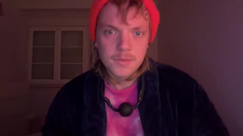 Snapshot of milkymitch chatting on 01.04.25 Mimi online show from 01.04.25