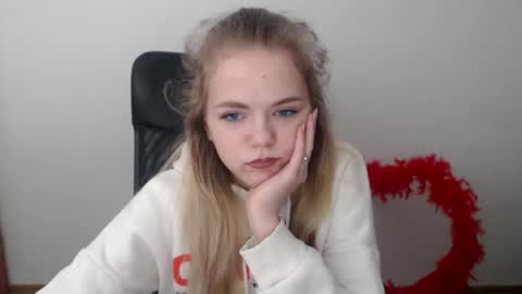 Snapshot of millaloveli chatting on 02.14.26 millaloveli online show from 02.14.26