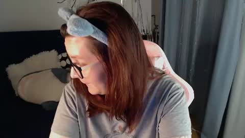 Snapshot of millapoolys chatting on 06.19.26 Milla online show from 06.19.26