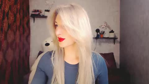 Snapshot of millaxqueen chatting on 02.10.25 MillaXQueen online show from 02.10.25