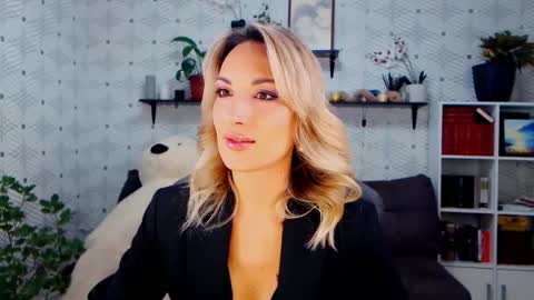 Snapshot of millaxqueen chatting on 11.15.25 MillaXQueen online show from 11.15.25