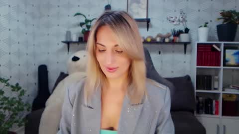 MillaXQueen online show from 02.11.26