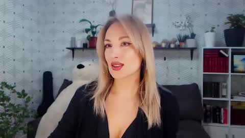 MillaXQueen online show from 02.12.26