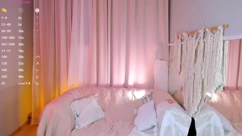 Snapshot of milliminimouse chatting on 09.19.25 milliminimouse online show from 09.19.25