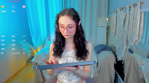 Snapshot of milliminimouse chatting on 10.11.25 milliminimouse online show from 10.11.25