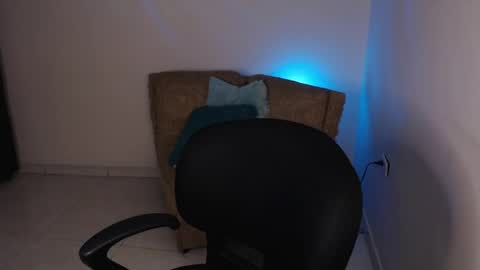 Snapshot of millyx_ chatting on 05.18.26 Emily online show from 05.18.26