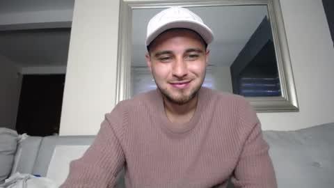 Snapshot of milostructor chatting on 03.02.25 miloslove online show from 03.02.25