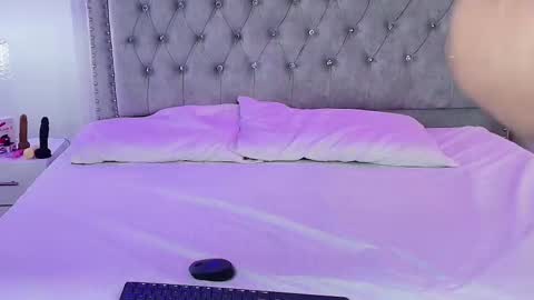 Milu ballmer  online show from 02.19.25