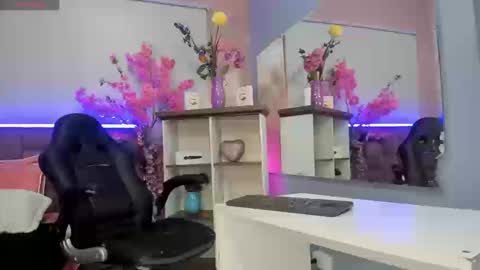 Snapshot of milu_beluci chatting on 09.20.25 Milu Belucci online show from 09.20.25