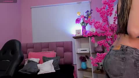 Snapshot of milu_beluci chatting on 09.26.25 Milu Belucci online show from 09.26.25