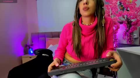 Snapshot of milu_beluci chatting on 10.01.25 Milu Belucci online show from 10.01.25