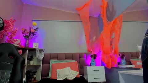 Snapshot of milu_beluci chatting on 10.18.25 Milu Belucci online show from 10.18.25