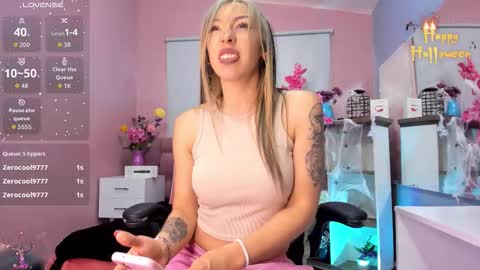 Snapshot of milu_beluci chatting on 10.29.25 Milu Belucci online show from 10.29.25