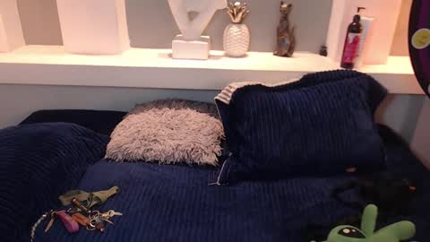 Snapshot of milu_w4llace chatting on 10.21.25 Milu Wallace online show from 10.21.25