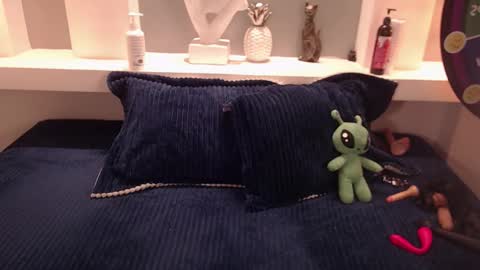 Snapshot of milu_w4llace chatting on 10.25.25 Milu Wallace online show from 10.25.25