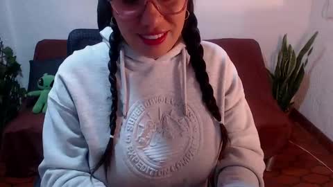 Milu Wallace  online show from 03.05.26