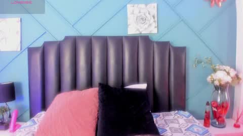 Snapshot of miluvegaa_ chatting on 05.19.26 MiLu online show from 05.19.26
